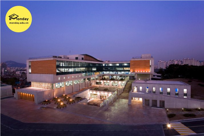 Khuôn viên Đại học Nghệ thuật Quốc gia Hàn Quốc về đêm