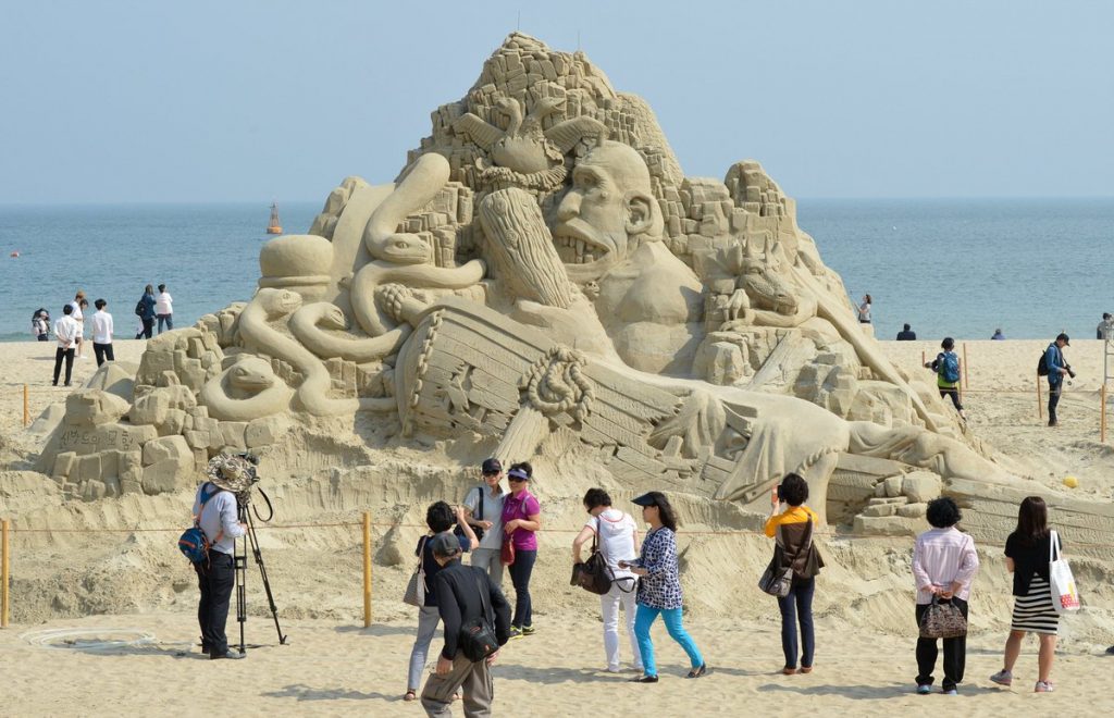 Những kiệt tác nghệ thuật được tạo ra trong buổi lễ hội cát