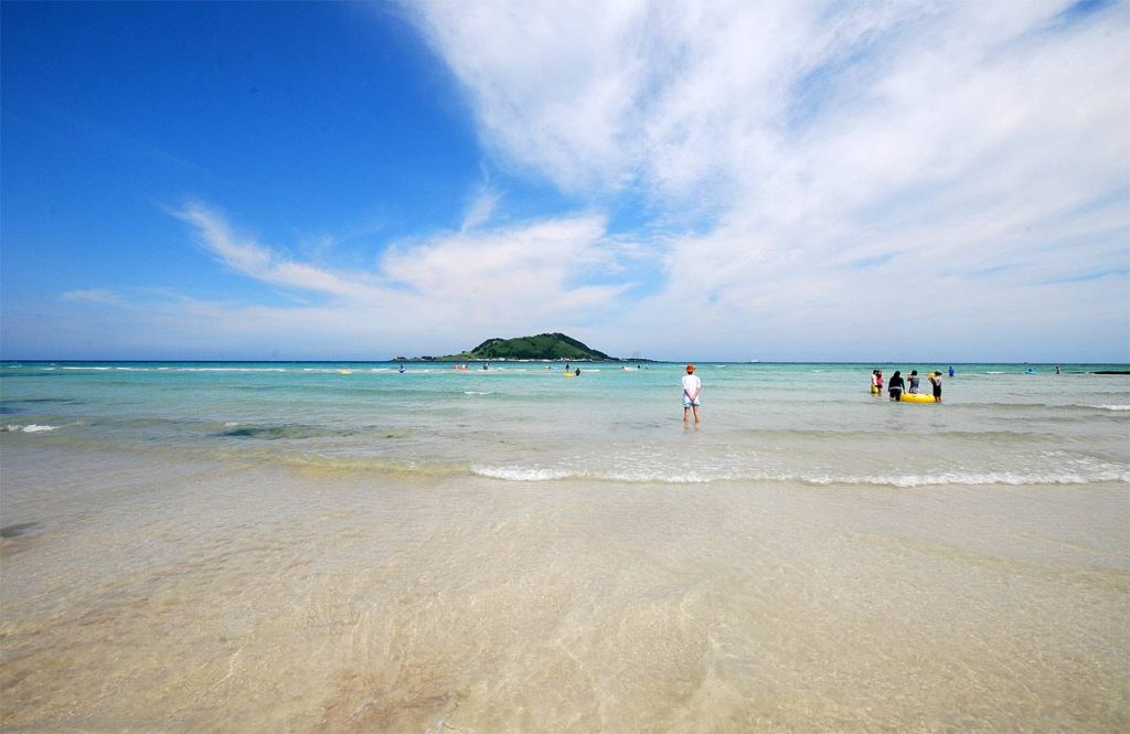 Bãi biển Hyeopjae, đảo Jeju (제주도 협재 해수욕장)