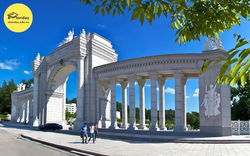Cổng trường Đại học Kyung Hee