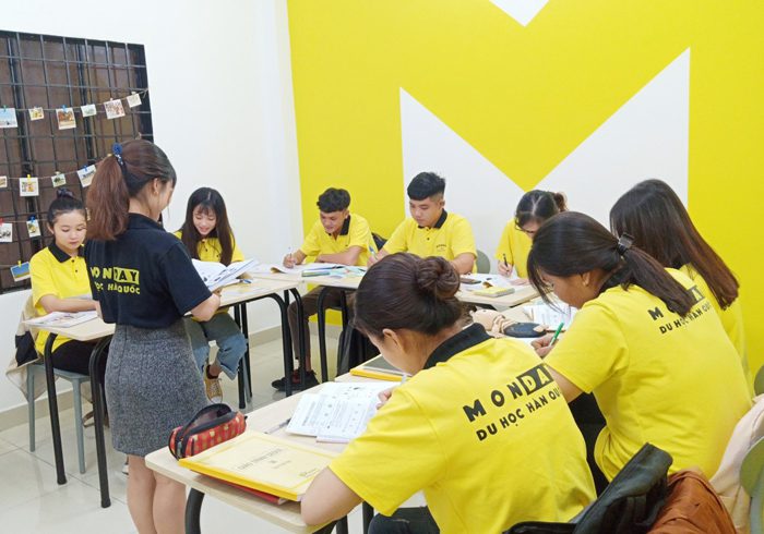 Lớp tiếng Hàn tại Trung tâm du học Hàn Quốc Monday