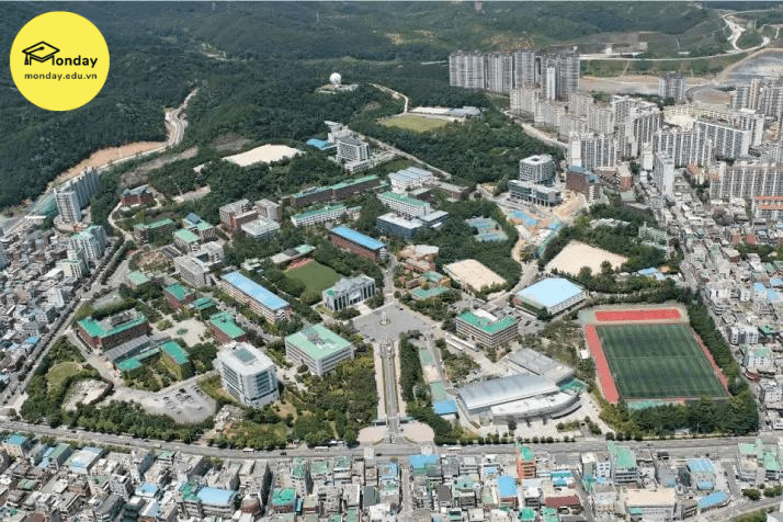 Khuôn viên Đại học Ulsan nhìn từ trên cao