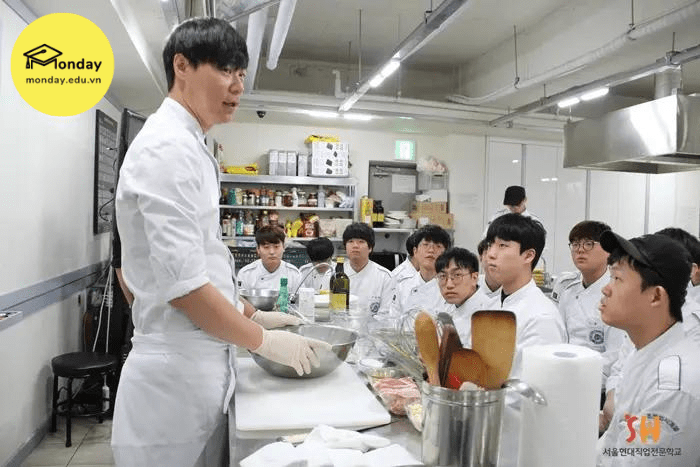 Một tiết học nấu ăn tại Đại học Hàn Quốc