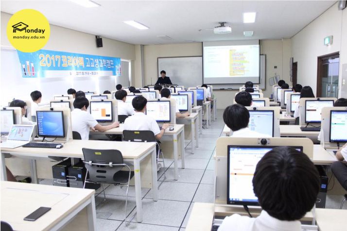 Cơ sở vật chất trong lớp học ở trường Đại học Công nghệ và Giáo dục Hàn Quốc